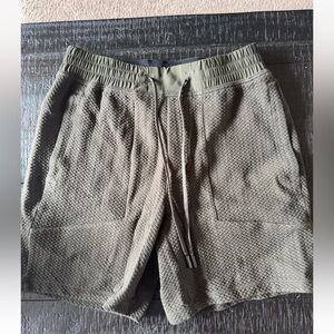 lululemon athletica At Ease Shorts Olive 7” Medium